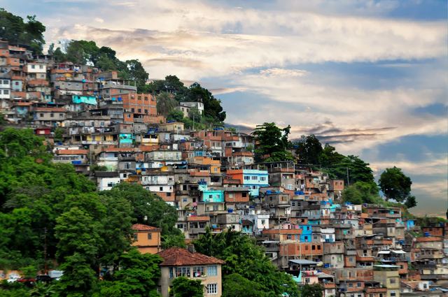 Les favelas brésiliennes : histoire, réalité et enjeux sociaux Les favelas brésiliennes : histoire, réalité et enjeux sociaux